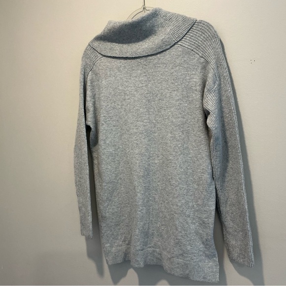 NWT Cozy Gray Turtleneck Sweater Size M - Picture 2 of 7